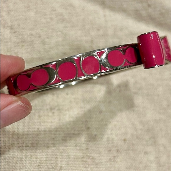 Coach clasp closure bangle bracelet - Picture 5 of 7